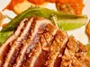 Tagliata di tonno in crosta di frutta secca e caponata di verdure in crema